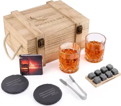 Set De Glas Et Pierre à Whisky Cadeau Pour Homme Mari Papa Cadeau Spécial - 8 Pierres De Refroidissement En Granit à Whisky - 2 Verres 10 Oz - 2 Sous-verres - Recettes De Cocktails Tang Boîte En Bois Noël/anniversaire