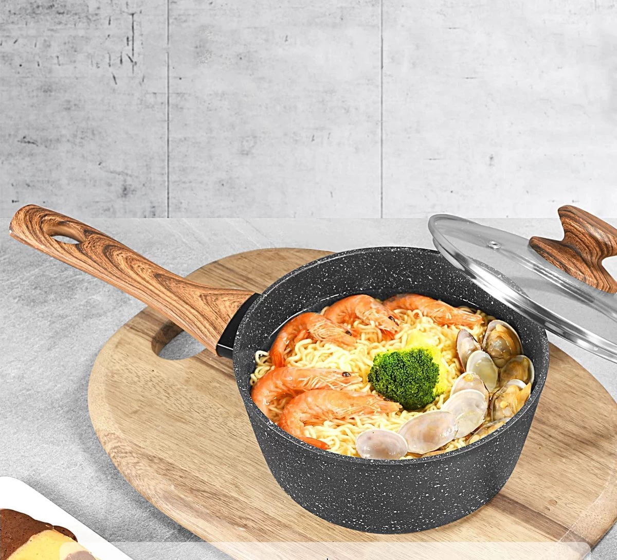 Casserole HanverKook 18cm - Casserole Avec Couvercle - Petite Casserole - Pot à Lait Enrobé, Induction (manche : Aspect Bois Marron) 3 Casserole HanverKook 18cm - Casserole Avec Couvercle - Petite Casserole - Pot à Lait Enrobé, Induction (manche : Aspect Bois Marron) – Image 3