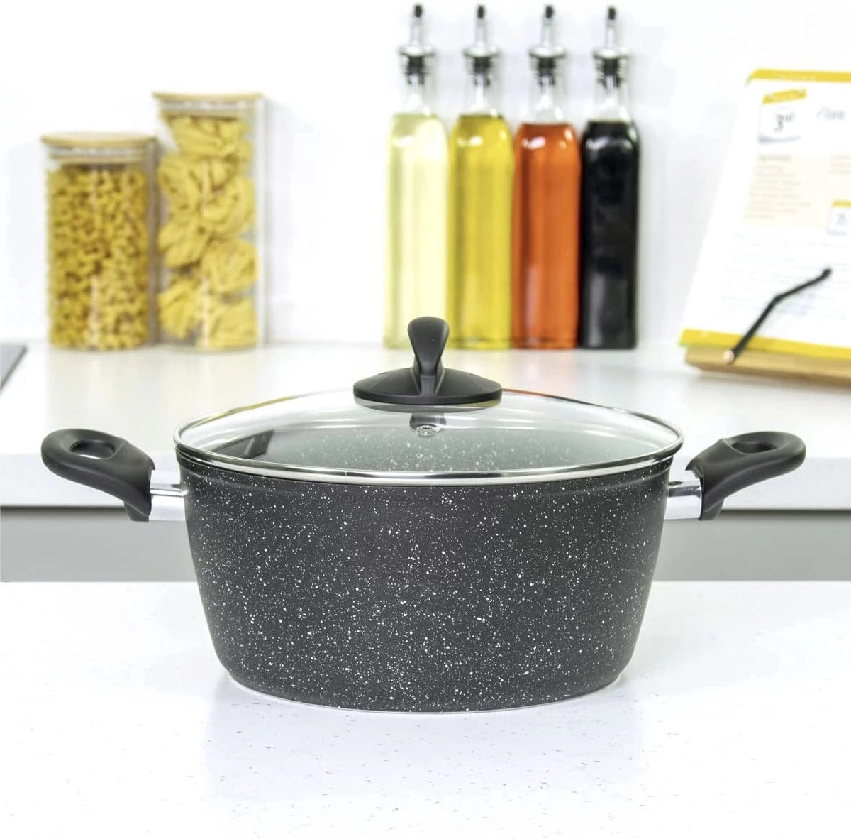 Poêle à Frire Blackmoor Avec Couvercle, 24 Cm, Noir, Antiadhésif Et Résistant Aux Rayures, Cool Froides Au Toucher, Convient Pour Les Cuisinières à Induction, électriques Et à Gaz 1 Poêle à Frire Blackmoor Avec Couvercle, 24 Cm, Noir, Antiadhésif Et Résistant Aux Rayures, Cool Froides Au Toucher, Convient Pour Les Cuisinières à Induction, électriques Et à Gaz