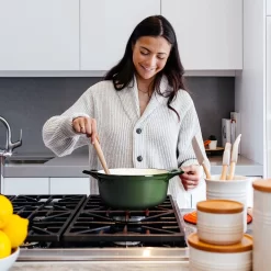 Cocotte En Fonte Navaris Avec Couvercle - Navaris émaillée - Convient à La Cuisson Induction, Gaz Et Vitrocéramique - Vert 19 Cocotte En Fonte Navaris Avec Couvercle - Navaris émaillée - Convient à La Cuisson Induction, Gaz Et Vitrocéramique - Vert -Fournitures De Cuisine Boutique 1200x1200 1013