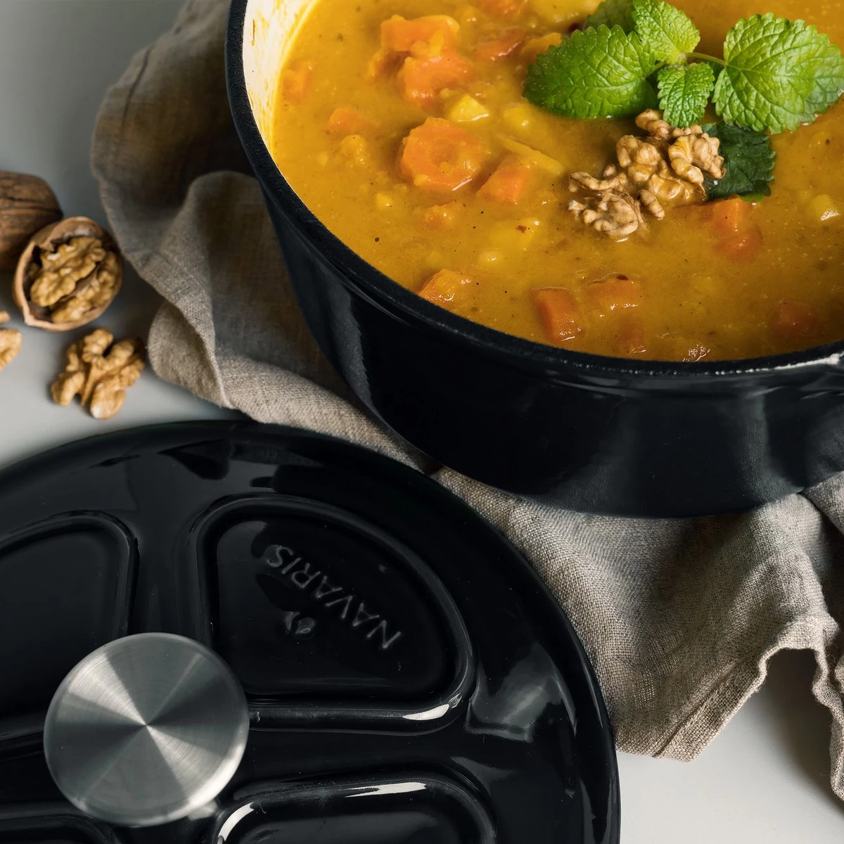 Cocotte En Fonte Navaris Avec Couvercle - Navaris émaillée - Convient à La Cuisson Induction, Gaz Et Vitrocéramique - Vert 10 Cocotte En Fonte Navaris Avec Couvercle - Navaris émaillée - Convient à La Cuisson Induction, Gaz Et Vitrocéramique - Vert – Image 10