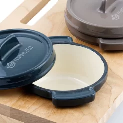Mahlzeit Mini Cocotte Set Avec Support En Bois 3 X 250 Ml En Fonte Lot De 3 Casseroles De Service Casserole émaillée Petite Cocotte Casserole En Fonte -Fournitures De Cuisine Boutique 1200x1200 1017
