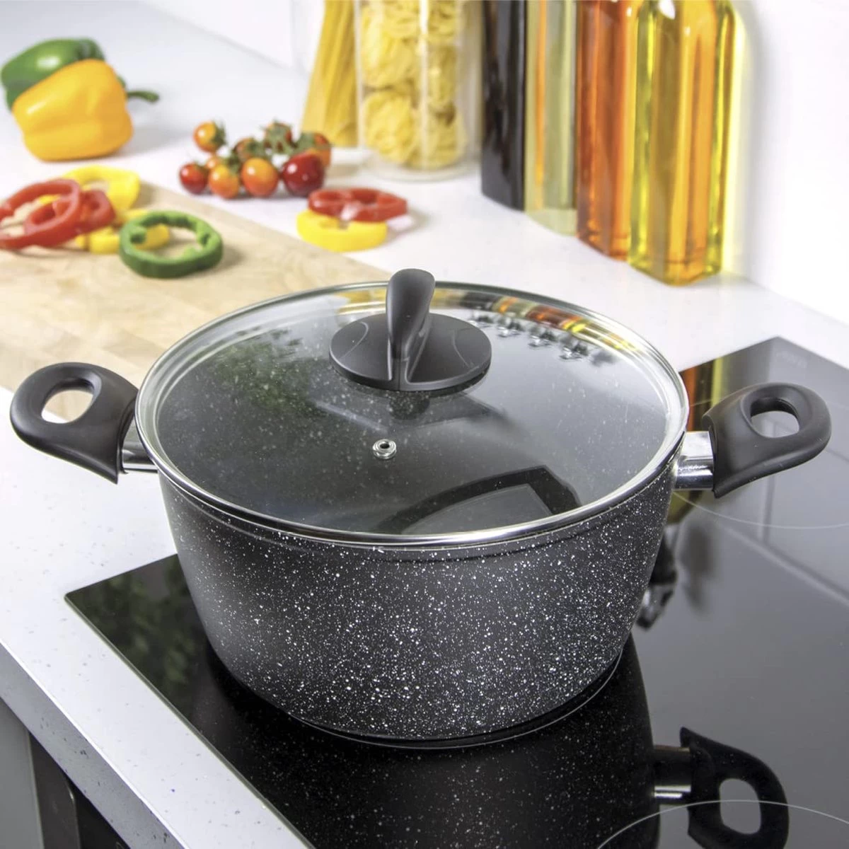 Poêle à Frire Blackmoor Avec Couvercle, 24 Cm, Noir, Antiadhésif Et Résistant Aux Rayures, Cool Froides Au Toucher, Convient Pour Les Cuisinières à Induction, électriques Et à Gaz 2 Poêle à Frire Blackmoor Avec Couvercle, 24 Cm, Noir, Antiadhésif Et Résistant Aux Rayures, Cool Froides Au Toucher, Convient Pour Les Cuisinières à Induction, électriques Et à Gaz – Image 2