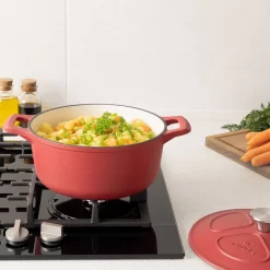 Cocotte En Fonte Navaris Avec Couvercle - Faitout - Poêle émaillée - Convient Pour La Cuisson à Induction, Gaz Et Vitrocéramique - Rouge Mat -Fournitures De Cuisine Boutique 1200x1200 1028