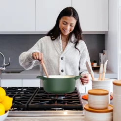 Cocotte En Fonte Navaris Avec Couvercle - Faitout - Poêle émaillée - Convient Pour La Cuisson à Induction, Gaz Et Vitrocéramique - Vert Mat -Fournitures De Cuisine Boutique 1200x1200 1049