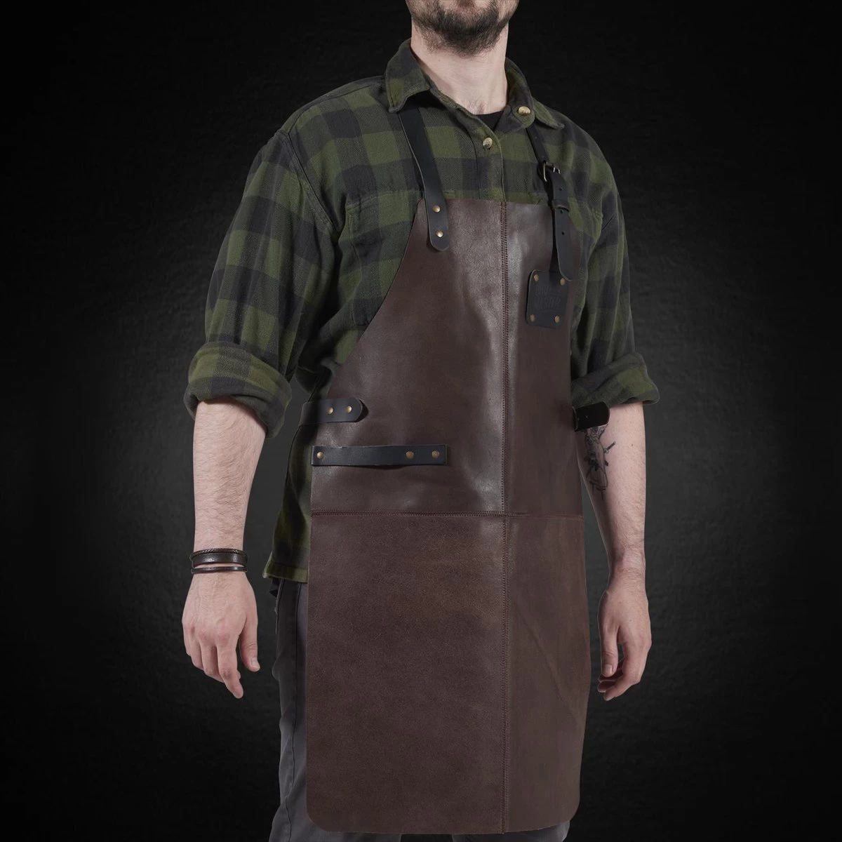Tablier De BBQ En Cuir Wavea Cookware - Marron - 80 X 50 Cm - Tablier De Barbecue Avec Ceintures En Cuir - Incl. Logo BBQ Masters Sur La Poitrine 3 Tablier De BBQ En Cuir Wavea Cookware - Marron - 80 X 50 Cm - Tablier De Barbecue Avec Ceintures En Cuir - Incl. Logo BBQ Masters Sur La Poitrine – Image 3