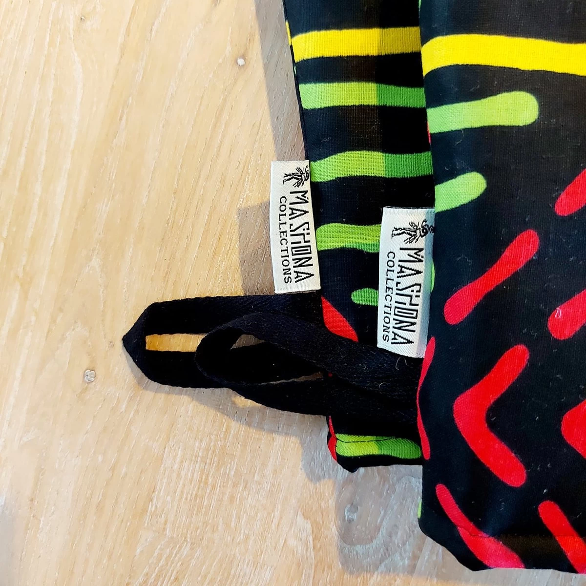 Gants De Four | Lot De 2| Fait à La Main De Style Bohème Africain Géométrique 'Mudcloth' Bogolan Inspiré Des Mitaines De Four Imprimées. 2 Gants De Four | Lot De 2| Fait à La Main De Style Bohème Africain Géométrique 'Mudcloth' Bogolan Inspiré Des Mitaines De Four Imprimées. – Image 2