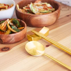 House Of Husk™ Set De Cuillères à Baguettes Pour 1 Personne - 1 Paire De Baguettes Coréennes En Métal - Y Compris Cuillère Et Support - Acier Inoxydable - Or -Fournitures De Cuisine Boutique 1200x1200 3