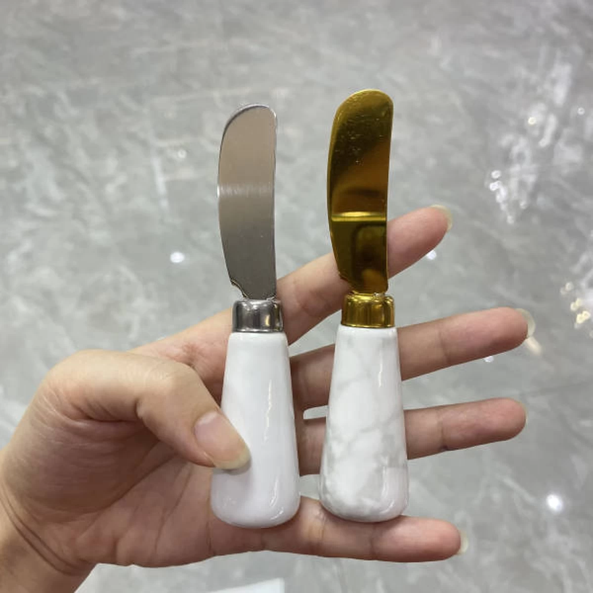 Couteau à Beurre 4 Pièces - Couteaux Pour Le Snack - Couteaux à Tapas - Couteaux à Tartiner - Couverts à Boissons - 12 Cm - Manche Design En Marbre - Or - Eetsmaakvol.nl 6 Couteau à Beurre 4 Pièces - Couteaux Pour Le Snack - Couteaux à Tapas - Couteaux à Tartiner - Couverts à Boissons - 12 Cm - Manche Design En Marbre - Or - Eetsmaakvol.nl – Image 6