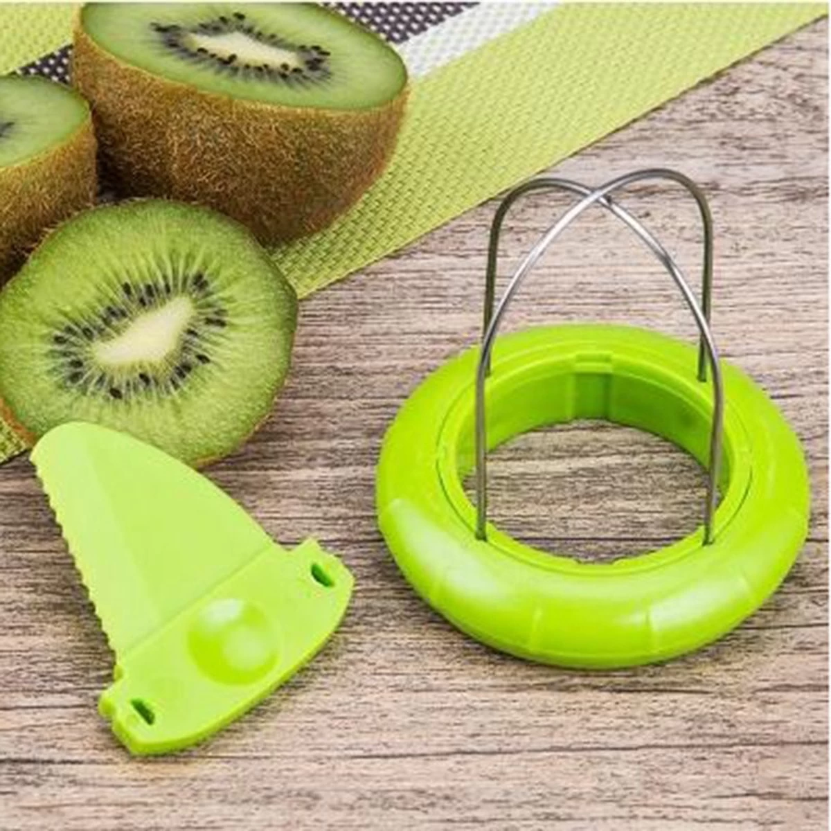 Kiwi Cutter - Kiwi Knife - 2 In 1 - Fruit Creuser Tool - Fruit - Kiwi - Handy Kiwi - Kiwi Peeler - Simple - Cutter - Vert 5 Kiwi Cutter - Kiwi Knife - 2 In 1 - Fruit Creuser Tool - Fruit - Kiwi - Handy Kiwi - Kiwi Peeler - Simple - Cutter - Vert – Image 5