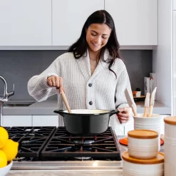 Cocotte En Fonte Navaris Avec Couvercle - Navaris émaillée - Convient à La Cuisson Induction, Gaz Et Vitrocéramique - Zwart -Fournitures De Cuisine Boutique 1200x1200 642