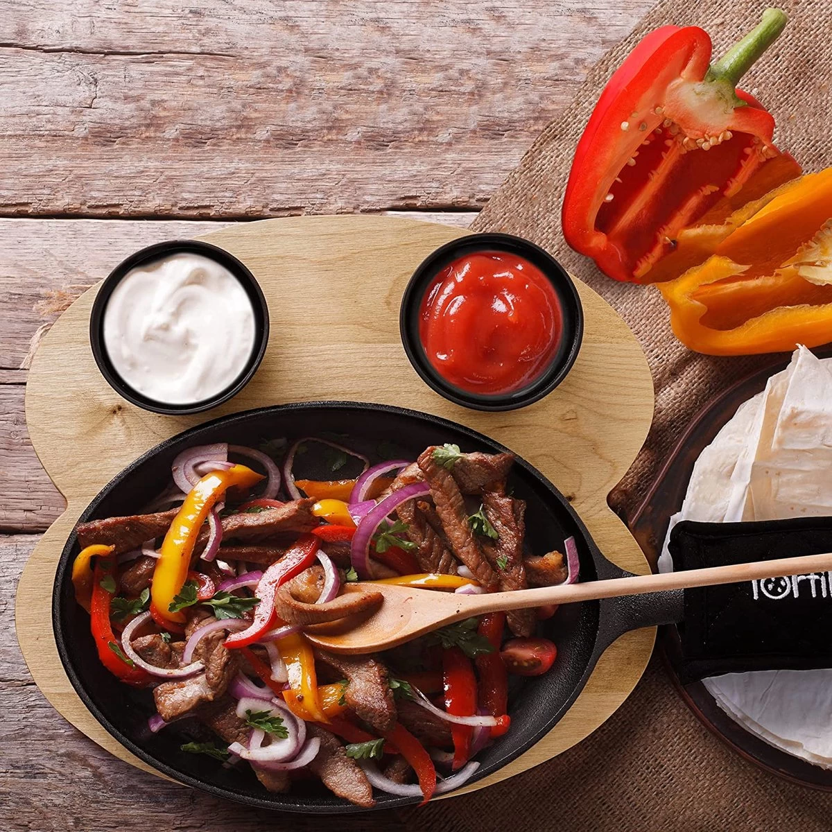 Tortillada - Pan à Fajitas En Fonte De 10 Pouces / Set De Poêles à Griller Pour Pan - Avec Plateau En Bois + 2 Bols à Tremper En Céramique 3 Tortillada - Pan à Fajitas En Fonte De 10 Pouces / Set De Poêles à Griller Pour Pan - Avec Plateau En Bois + 2 Bols à Tremper En Céramique – Image 3