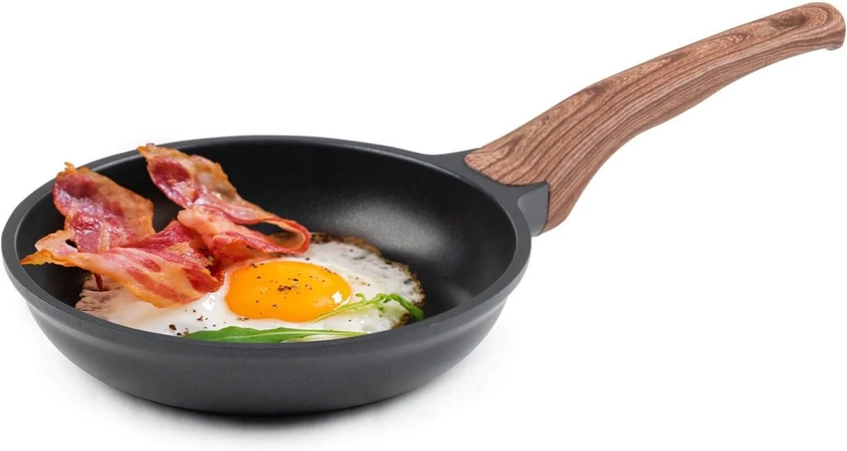 Rosmarino Black Line - Poêle - Ø20cm - 100% Sans PFAS & PFOA - Fonte D'aluminium - Revêtement Minéral Antiadhésif - Poignée Ergonomique - Convient à Tous Feux & Lave-vaisselle 11 Rosmarino Black Line - Poêle - Ø20cm - 100% Sans PFAS & PFOA - Fonte D'aluminium - Revêtement Minéral Antiadhésif - Poignée Ergonomique - Convient à Tous Feux & Lave-vaisselle – Image 11