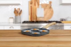 Magnani - Moule à Oeufs - 4 Plaques De Cuisson De ⌀ 8 Cm - Pour Plaques De Cuisson Gaz Et électriques - Aluminium - Manche Bois - 38 X 18,7 X 2 Cm -Fournitures De Cuisine Boutique 1200x799 17