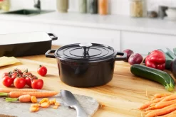 Magnani Cocotte En Fonte - Poêle à Mijoter Ronde - Marmite Émaillée - Avec Couvercle Et Anses - Zwart - Antiadhésif - ⌀ 24 X 10,5 Cm 21 Magnani Cocotte En Fonte - Poêle à Mijoter Ronde - Marmite Émaillée - Avec Couvercle Et Anses - Zwart - Antiadhésif - ⌀ 24 X 10,5 Cm -Fournitures De Cuisine Boutique 1200x800 60