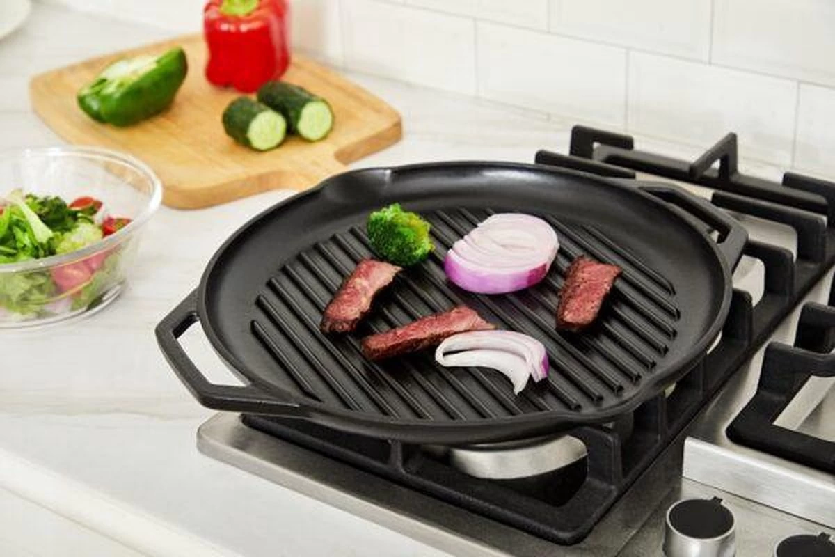 Buccan - Zwart Buccan - Hamersley - Ensemble De Casseroles En Fonte - Plaque De Cuisson - Zwart 37x34x2.85 Cm (poignées Comprises) Diamètre 32 Cm 6 Buccan - Zwart Buccan - Hamersley - Ensemble De Casseroles En Fonte - Plaque De Cuisson - Zwart 37x34x2.85 Cm (poignées Comprises) Diamètre 32 Cm – Image 6