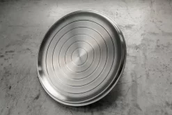 Saveur Selects Série Voyage - Cocotte En Fonte - 25 Cm - Avec Couvercle Léger Double Paroi - Blauw Classique - Convient à L'Induction - Sans PFAS - Garantie à Vie -Fournitures De Cuisine Boutique 1200x800 70