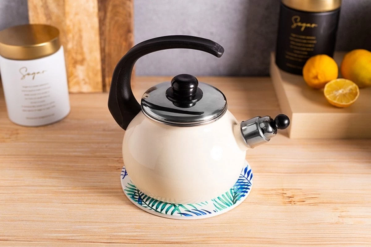 Silésie Bouilloire Sifflante à La Main Crème émaillée 2,2 Litres - Bouilloire - Convient à Toutes Les Sources De Chaleur - Fabrication Artisanale - Rétro 2 Silésie Bouilloire Sifflante à La Main Crème émaillée 2,2 Litres - Bouilloire - Convient à Toutes Les Sources De Chaleur - Fabrication Artisanale - Rétro – Image 2