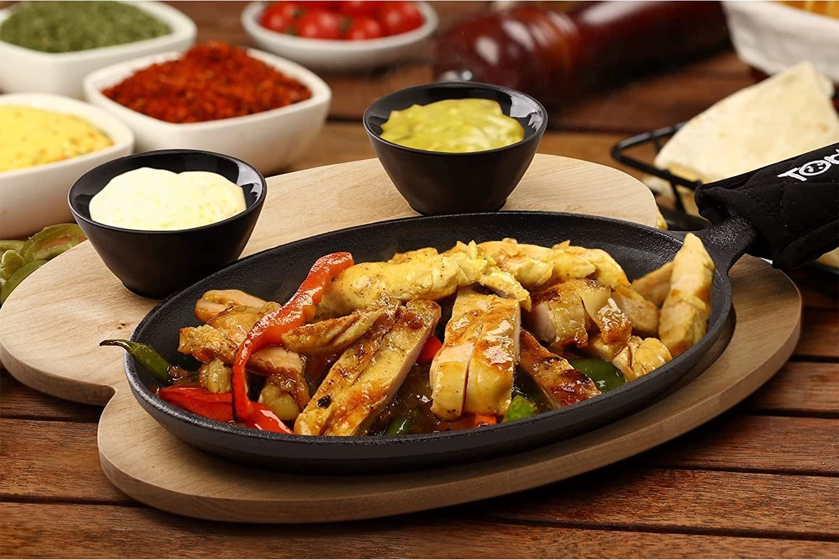 Tortillada - Pan à Fajitas En Fonte De 10 Pouces / Set De Poêles à Griller Pour Pan - Avec Plateau En Bois + 2 Bols à Tremper En Céramique 4 Tortillada - Pan à Fajitas En Fonte De 10 Pouces / Set De Poêles à Griller Pour Pan - Avec Plateau En Bois + 2 Bols à Tremper En Céramique – Image 4