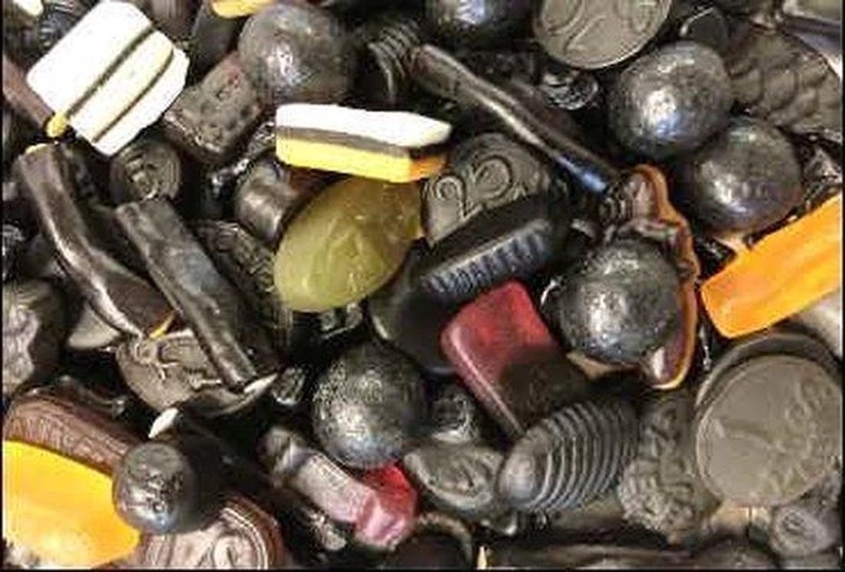 Chope De Bière - Le Meilleur Oncle Du Monde - Rempli D'un Mélange De Réglisse - Dans Une Boîte Cadeau Avec Ruban Coloré 2 Chope De Bière - Le Meilleur Oncle Du Monde - Rempli D'un Mélange De Réglisse - Dans Une Boîte Cadeau Avec Ruban Coloré – Image 2