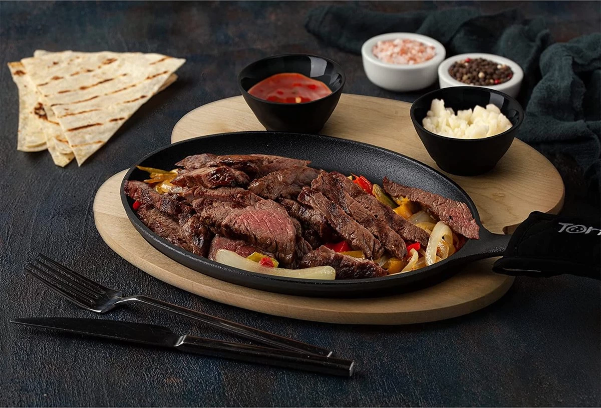 Tortillada - Pan à Fajitas En Fonte De 10 Pouces / Set De Poêles à Griller Pour Pan - Avec Plateau En Bois + 2 Bols à Tremper En Céramique 2 Tortillada - Pan à Fajitas En Fonte De 10 Pouces / Set De Poêles à Griller Pour Pan - Avec Plateau En Bois + 2 Bols à Tremper En Céramique – Image 2