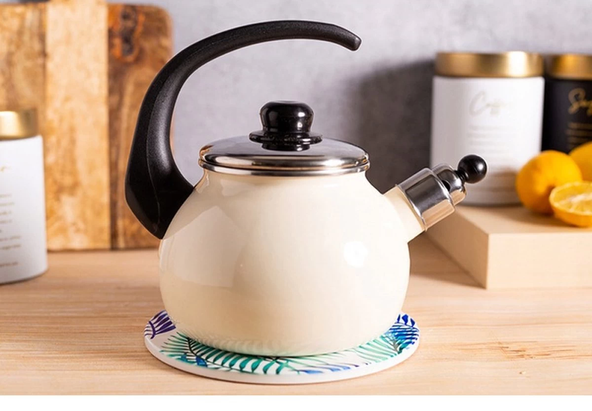Silésie Bouilloire Sifflante à La Main Crème émaillée 2,2 Litres - Bouilloire - Convient à Toutes Les Sources De Chaleur - Fabrication Artisanale - Rétro 3 Silésie Bouilloire Sifflante à La Main Crème émaillée 2,2 Litres - Bouilloire - Convient à Toutes Les Sources De Chaleur - Fabrication Artisanale - Rétro – Image 3
