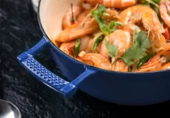 Saveur Selects Voyage Series - Poêlon - 30cm - Avec Couvercle Léger Double Paroi - Blauw Classique - Convient Pour Induction - Sans PFAS - Garantie à Vie 14 Saveur Selects Voyage Series - Poêlon - 30cm - Avec Couvercle Léger Double Paroi - Blauw Classique - Convient Pour Induction - Sans PFAS - Garantie à Vie -Fournitures De Cuisine Boutique 1200x834 4