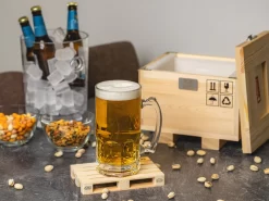 Labyrinth - Verre à Bière Dans Une Boîte En Bois (27x21x21 Cm) Avec Sous-verre En Bois - Chope à Bière 1 Litre - Coffret Cadeau -Fournitures De Cuisine Boutique 1200x899 22