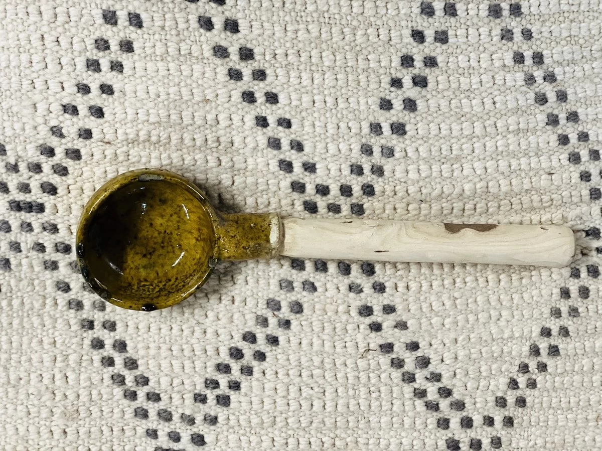 Cuillère De Service Tamegroute Marocaine | Cuillère Faite à La Main | Cuillère En Bois D'acacia | Jaune Moutarde émaillé | Décoratif | Garden Marocain 3 Cuillère De Service Tamegroute Marocaine | Cuillère Faite à La Main | Cuillère En Bois D'acacia | Jaune Moutarde émaillé | Décoratif | Garden Marocain – Image 3