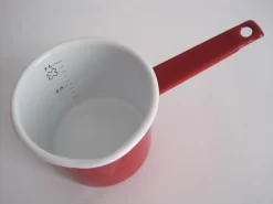 Casserole En émail Avec Indication De La Taille Et Bec Verseur - Ø 12 Cm - 1 Litre - Rouge Moucheté -Fournitures De Cuisine Boutique 1200x900 31