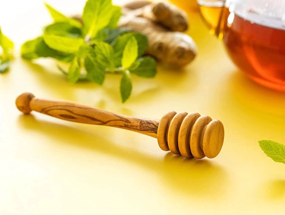 Cuillère à Miel De Haute Qualité Dans Un Ensemble De 2 En Bois D'olivier Exclusif - élévateur De Miel Pour Un Plaisir De Miel Unique - Distributeur De Cuillères à Sirop De Miel Fait à La Main - 15 Cm De Long 8 Cuillère à Miel De Haute Qualité Dans Un Ensemble De 2 En Bois D'olivier Exclusif - élévateur De Miel Pour Un Plaisir De Miel Unique - Distributeur De Cuillères à Sirop De Miel Fait à La Main - 15 Cm De Long – Image 8