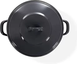 BK Invincible Cocotte Noire 24cm - La BK Invincible Est Une Casserole Polyvalente Pour La Cuisson Et Le Rôtissage. Les Casseroles Sont En Acier émaillé Et Sont Donc Extrêmement Solides. -Fournitures De Cuisine Boutique 1200x999