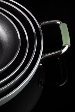 Primecook - Poêle à Frire Avec Couvercle - Ø 32 Cm - Sans PFAS - Induction - Revêtement Antiadhésif Sûr Et Résistant à L'usure 14 Primecook - Poêle à Frire Avec Couvercle - Ø 32 Cm - Sans PFAS - Induction - Revêtement Antiadhésif Sûr Et Résistant à L'usure -Fournitures De Cuisine Boutique 800x1200 14