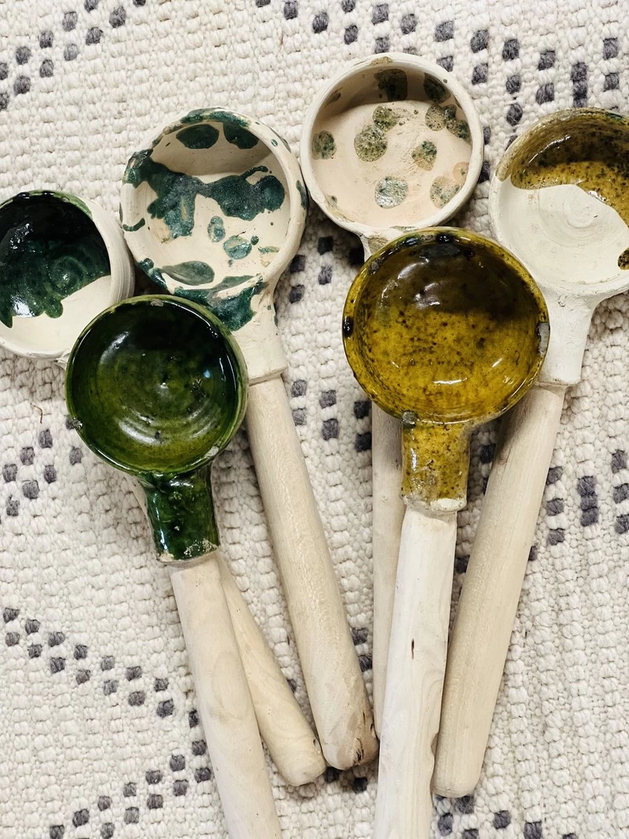Cuillère De Service Tamegroute Marocaine | Cuillère Faite à La Main | Cuillère En Bois D'acacia | Jaune Moutarde émaillé | Décoratif | Garden Marocain 5 Cuillère De Service Tamegroute Marocaine | Cuillère Faite à La Main | Cuillère En Bois D'acacia | Jaune Moutarde émaillé | Décoratif | Garden Marocain – Image 5