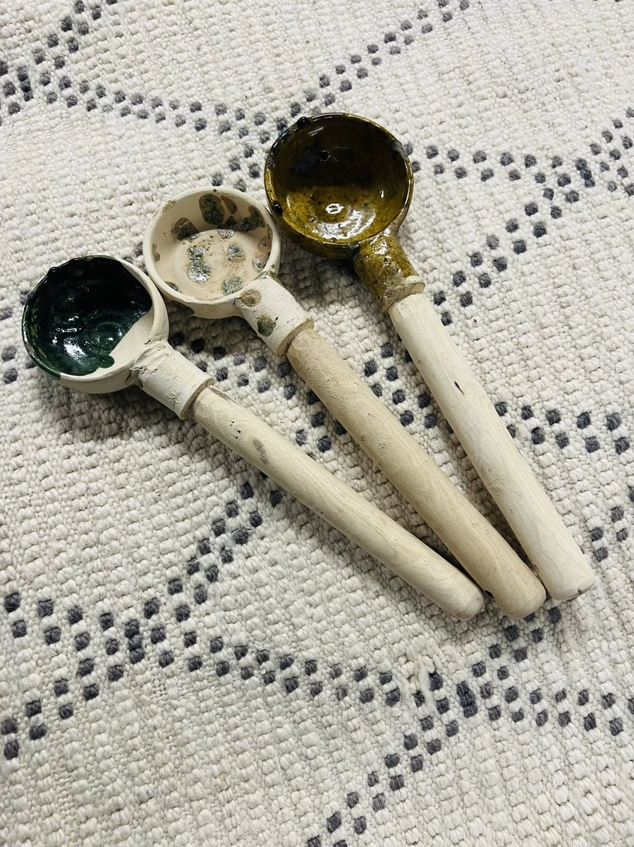 Cuillère De Service Tamegroute Marocaine | Cuillère Faite à La Main | Cuillère En Bois D'acacia | Jaune Moutarde Chiné émaillé | Décoratif | Garden Marocain 2 Cuillère De Service Tamegroute Marocaine | Cuillère Faite à La Main | Cuillère En Bois D'acacia | Jaune Moutarde Chiné émaillé | Décoratif | Garden Marocain – Image 2